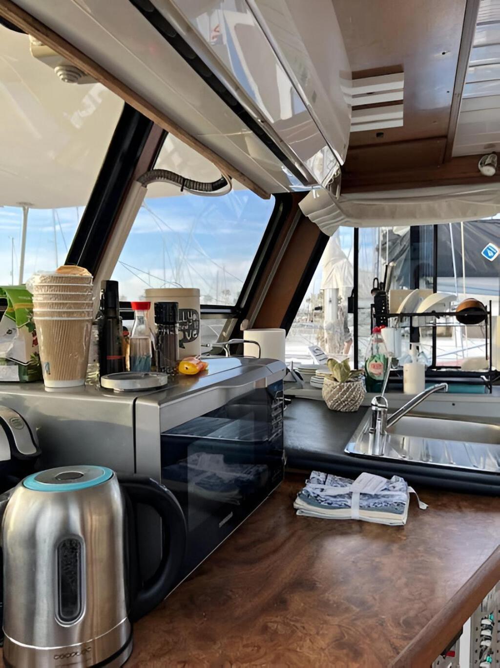 Botel Barco Muy Espacioso Con Dos Terrazas Centro!!